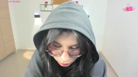 Snapshot of emily_villamil_ chatting on November 24, 10:42 pm Emi online show from November 24, 10:42 pm