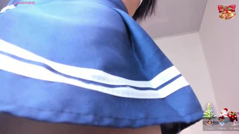 Snapshot of emily_villamil_ chatting on December 14, 5:29 pm Emi online show from December 14, 5:29 pm