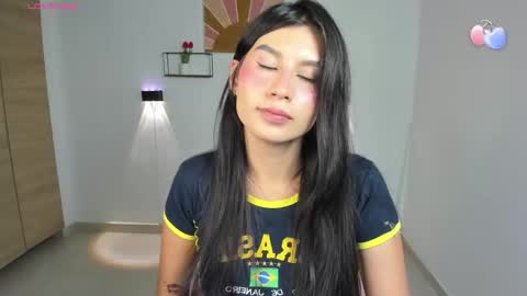 Snapshot of emily_villamil_ chatting on January 9, 8:10 pm Emi online show from January 9, 8:10 pm