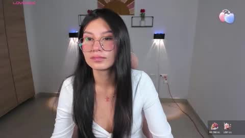 Snapshot of emily_villamil_ chatting on February 3, 10:04 pm Emi online show from February 3, 10:04 pm