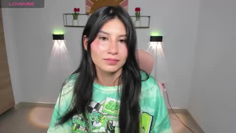 Snapshot of emily_villamil_ chatting on February 5, 9:30 pm Emi online show from February 5, 9:30 pm