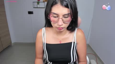 Snapshot of emily_villamil_ chatting on March 10, 9:20 pm Emi online show from March 10, 9:20 pm