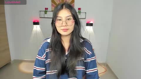 Snapshot of emily_villamil_ chatting on March 19, 9:30 pm Emi online show from March 19, 9:30 pm