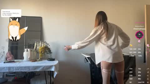 Snapshot of emily_w0w_ chatting on April 1, 2:14 pm Lia online show from April 1, 2:14 pm