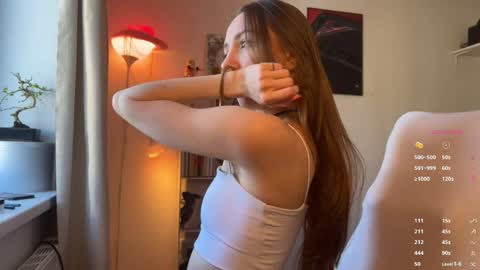 Snapshot of emily_w0w_ chatting on April 27, 7:50 am Lia online show from April 27, 7:50 am