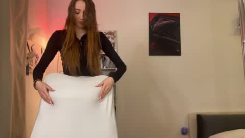 Snapshot of emily_w0w_ chatting on May 15, 11:17 am Lia online show from May 15, 11:17 am