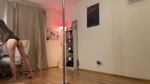 Snapshot of emily_w0w_ chatting on May 31, 7:15 pm Lia online show from May 31, 7:15 pm