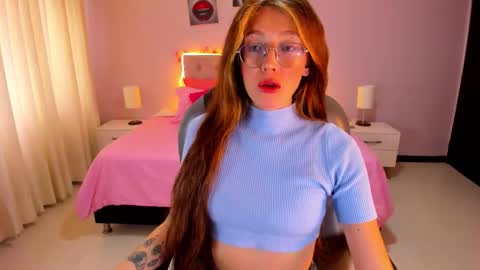 emily_warren__ online show from February 5, 8:35 pm