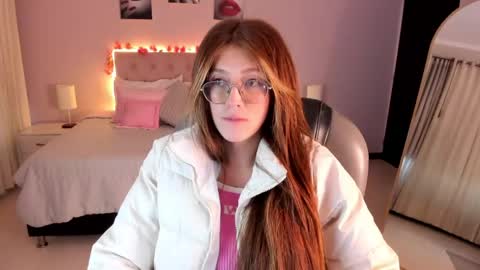 emily_warren__ online show from April 29, 8:04 pm