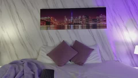 Snapshot of emily_white11 chatting on May 23, 10:03 pm Emily online show from May 23, 10:03 pm