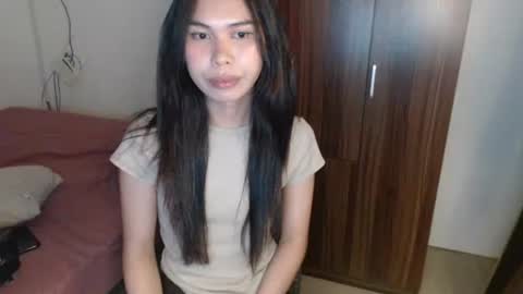 emily_xo143 online show from February 24, 5:05 am