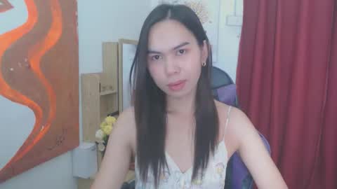 Snapshot of emily_xo143 chatting on May 25, 11:05 am emily_xo143 online show from May 25, 11:05 am