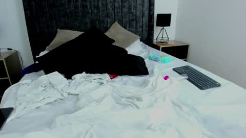 Emilyyy online show from December 11, 4:39 am