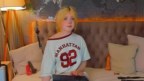 Baby Emelli online show from April 30, 6:53 am