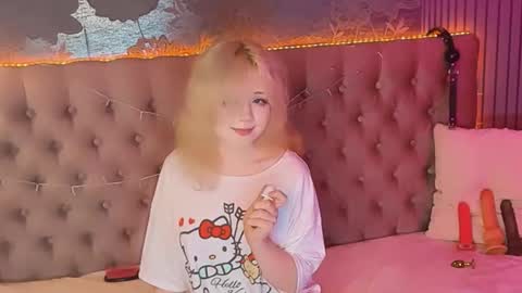 Baby Emelli online show from June 10, 7:29 am