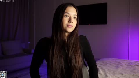 Snapshot of emilybatee chatting on December 3, 6:17 pm emilybatee online show from December 3, 6:17 pm