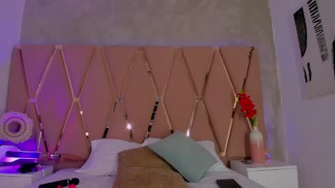 Emily online show from June 6, 10:25 pm