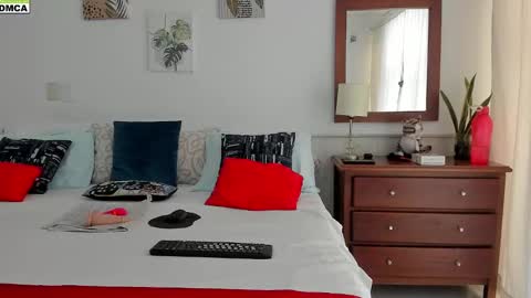 Snapshot of emilyboobs_ chatting on January 18, 12:20 pm Emily online show from January 18, 12:20 pm