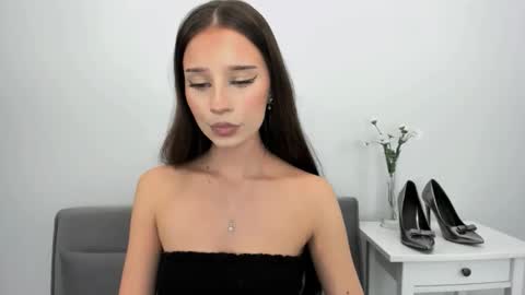 Snapshot of emilycharming chatting on October 30, 9:15 pm EmilyCharming online show from October 30, 9:15 pm