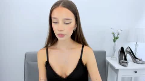 Snapshot of emilycharming chatting on November 25, 9:15 pm EmilyCharming online show from November 25, 9:15 pm