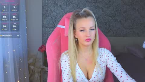 Snapshot of emilydancee chatting on December 18, 5:59 am emilydancee online show from December 18, 5:59 am