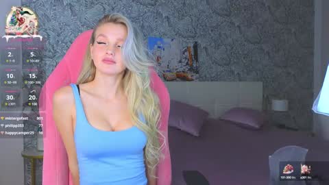 Snapshot of emilydancee chatting on December 28, 6:06 am emilydancee online show from December 28, 6:06 am