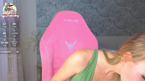 Snapshot of emilydancee chatting on December 30, 5:44 pm emilydancee online show from December 30, 5:44 pm