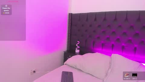 Snapshot of emilyevanss1_ chatting on November 20, 4:56 am Emily online show from November 20, 4:56 am