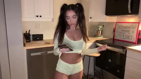 emilyfawn online show from February 28, 3:29 am