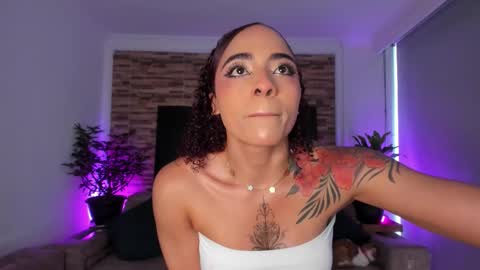 Snapshot of emilyfitness8 chatting on November 25, 8:42 pm emily online show from November 25, 8:42 pm