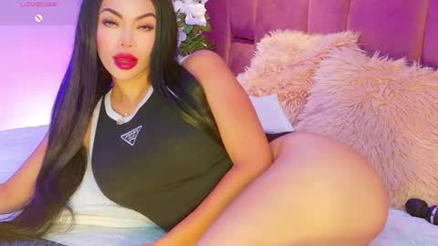 Snapshot of emilyflame chatting on May 26, 9:22 pm Emily Flame online show from May 26, 9:22 pm