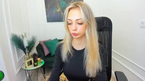 Emily online show from March 18, 7:50 pm