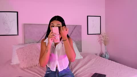 Snapshot of emilyh_ chatting on October 22, 10:37 am Emily online show from October 22, 10:37 am