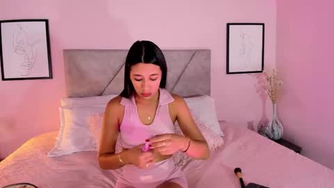 Snapshot of emilyh_ chatting on October 24, 11:06 am Emily online show from October 24, 11:06 am