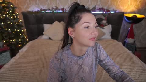 Snapshot of emilyhalls chatting on December 25, 2:02 pm Emily online show from December 25, 2:02 pm