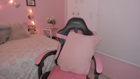 Emily online show from August 1, 8:30 pm
