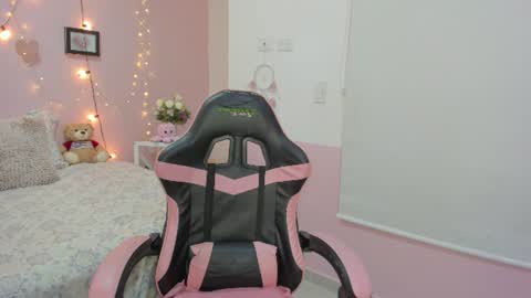 Emily online show from August 8, 7:27 pm