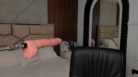 Emily Hendrix online show from January 10, 8:04 pm