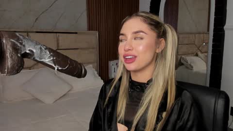 Emily Hendrix online show from January 11, 5:10 am