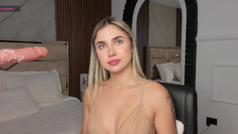 Emily Hendrix online show from January 15, 10:57 pm