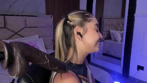 Emily Hendrix online show from February 13, 12:02 am