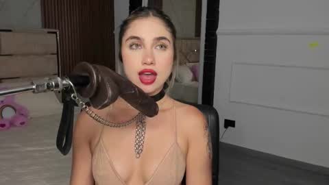 Emily Hendrix online show from February 19, 12:03 am