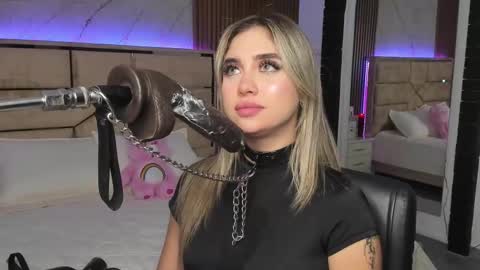 Emily Hendrix online show from March 12, 11:12 pm