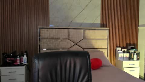 Emily Hendrix online show from September 12, 7:58 pm