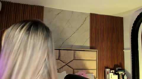 Emily Hendrix online show from September 15, 8:09 pm