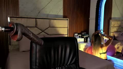 Emily Hendrix online show from September 25, 7:50 pm