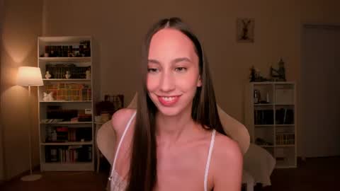 Snapshot of emilyhoston chatting on August 7, 8:22 pm Alina online show from August 7, 8:22 pm