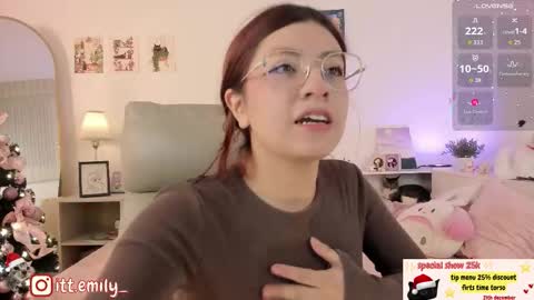 Snapshot of emilyincb1 chatting on December 16, 1:21 am first stream May 5 ig online show from December 16, 1:21 am