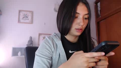 Snapshot of emilyjangcandy_ chatting on February 17, 3:09 pm Emily Jang online show from February 17, 3:09 pm