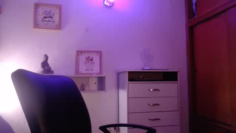 Snapshot of emilyjangcandy_ chatting on February 24, 6:38 am Emily Jang online show from February 24, 6:38 am